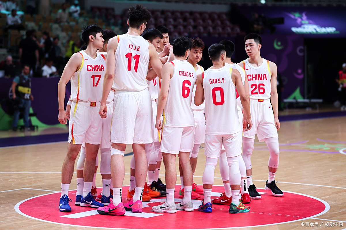 CBA球星精彩绝伦全力以赴争夺胜利