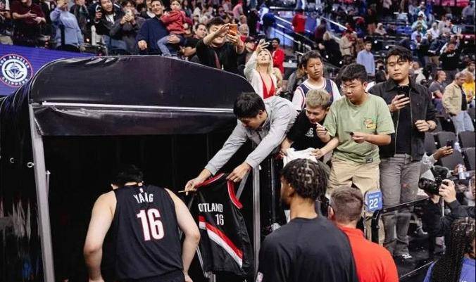 包含开拓者队宣布交易消息，球队体系再次重组的词条