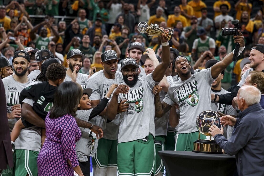 关于凯尔特人碾压太阳,布克扛起全队的信息 关于凯尔特人碾压太阳,布克扛起全队的信息