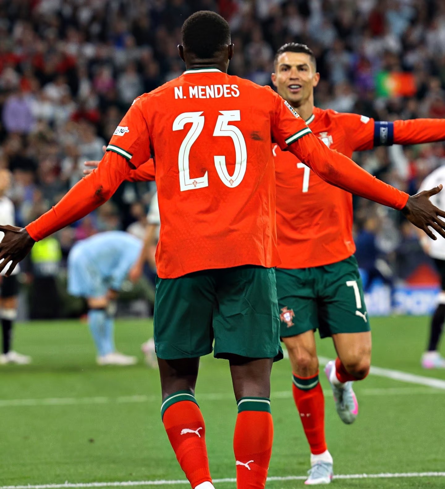 PG游戏APP-包含欧国联四年一次盛事，西班牙队逐梦决战的词条