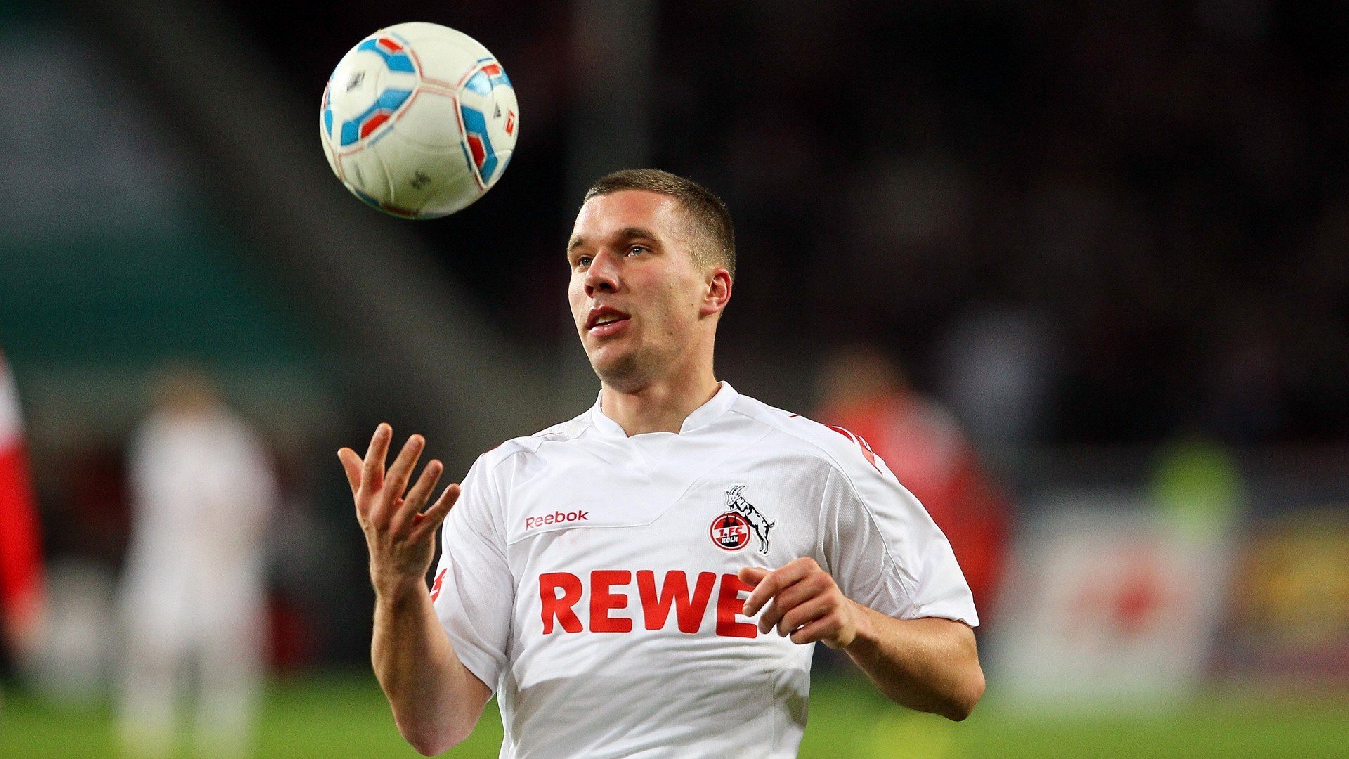 凯尔特人全面压制上海队，利拉德持续制造杀伤