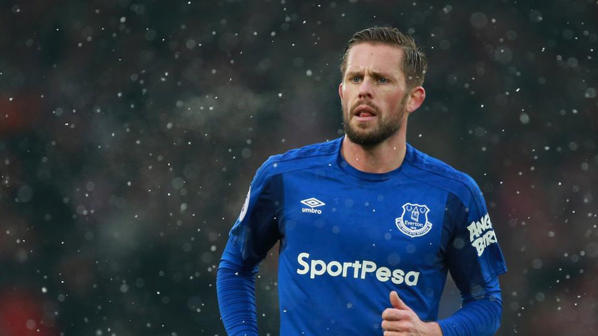 姆巴佩爆发与秘鲁稳胜苏格兰，绿茵场上的唯一性启示